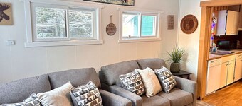 Auke Ridge Retreat - a short walk to the harbor!