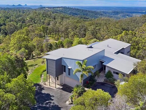 Yoor Ocean View a luxury villa with spectacular views over Glass House Mountains