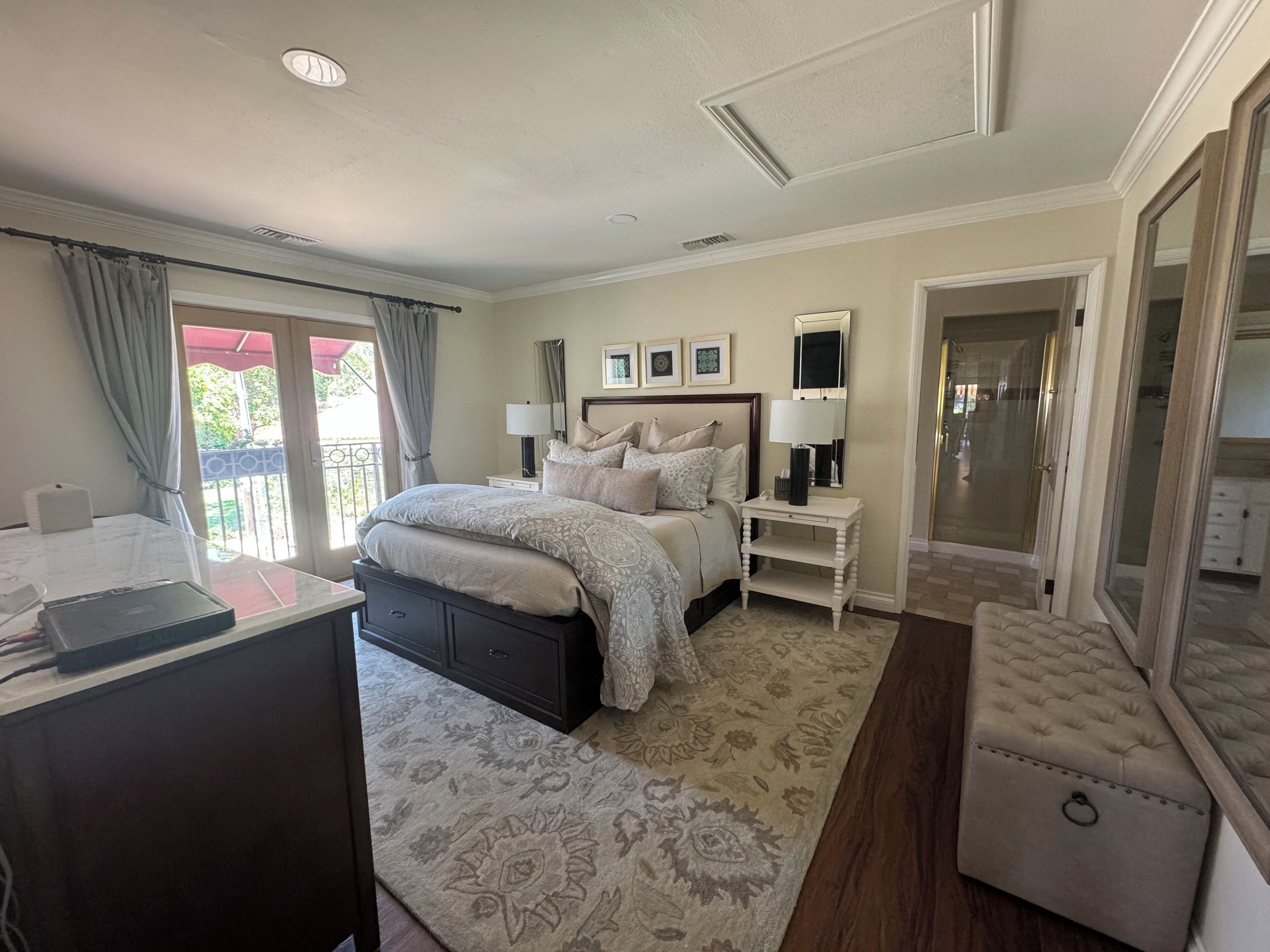 9 bedrooms, iron/ironing board, WiFi, bed sheets