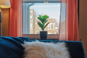 Interior - Historic 3BR Retreat Near Univ of Chicago (Chicago)