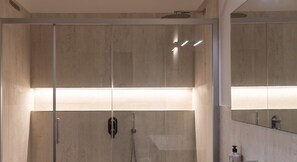 Shower, bidet, towels - VL04 - Porto Recanati, Villa Leda interior 4 (Porto Recanati)