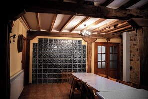 Dining - Large house with swimming pool and barbecue in the mountains, dogs allowed. (Alda)