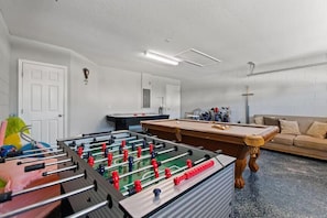 Games room - Highlands Reserve 4 Bed Pool Home with Spa - Golf Course Views (Davenport)