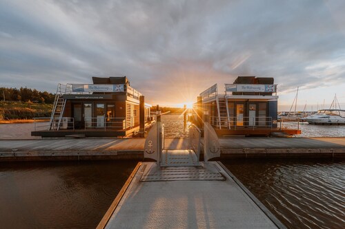 Floating House at Lake Barwalder See