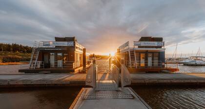 Floating House at Lake Barwalder See