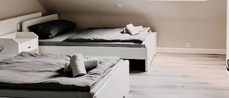 3 bedrooms, iron/ironing board, WiFi, bed sheets