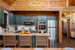 ثلاجة، ميكروويف، فرن، موقد طهي مسطح