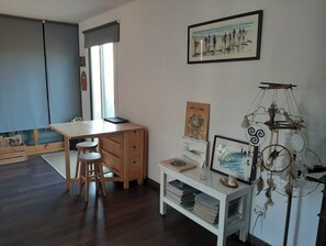 Interior - Container House on the seafront (Atalaia)