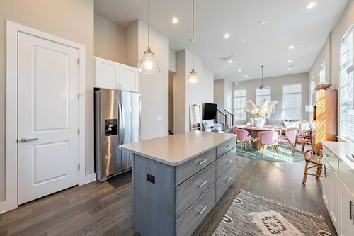 Modern Home, Private Balcony, Near Rainey & Lady Bird Lake Haus of Z