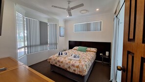 4 camere, una scrivania, ferro/asse da stiro, Wi-Fi