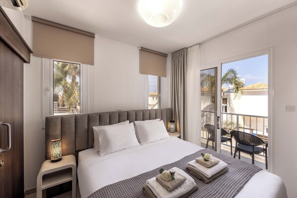 3 bedrooms, desk, iron/ironing board, travel cot