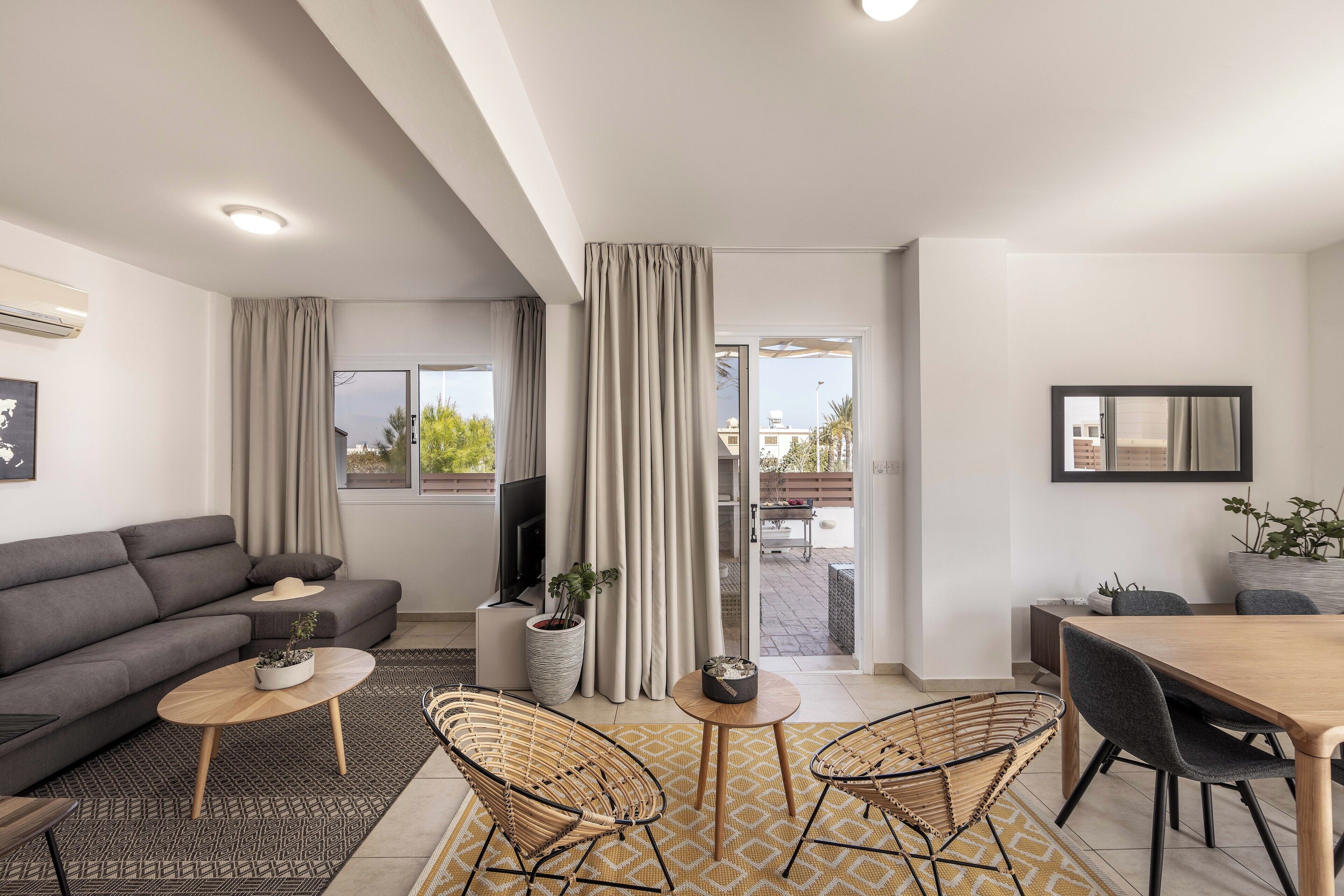 Smart-TV, fotballspill, bordtennis og bøker