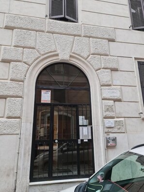 Front of property - hotel martino ai monti (Rome)