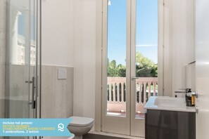 Dusche, Bidet, Handtücher