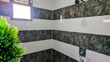 Dusche, Handtücher, Seife, Toilettenpapier