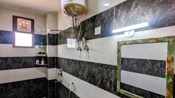 Dusche, Handtücher, Seife, Toilettenpapier