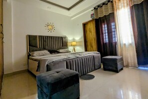 2 bedrooms, iron/ironing board, WiFi, bed sheets - Cozy 2-bedroom apartment (Delhi)