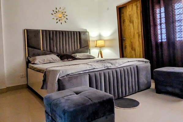 2 多间卧室、熨斗/熨衣板、WiFi、床单