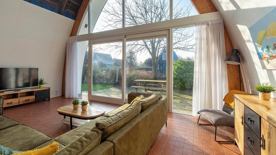 Coastal Villa With Jacuzzi