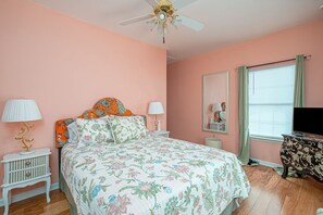 6 Schlafzimmer, Schreibtisch, Bügeleisen/Bügelbrett, kostenloses WLAN