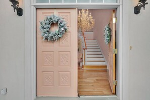 Interior - Savannah Dream House 4500 sqft w Elevator & more! (Savannah)