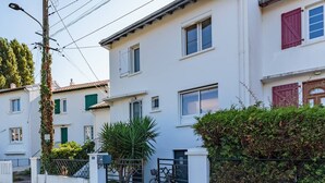 Exterior - Renovated house, garden, close to beaches and shops (BIARRITZ)