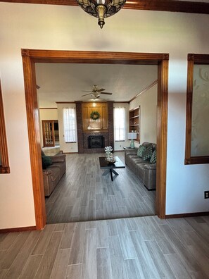 Interior - Nice, Spacious 3 Bed 2bath house on Megan Dr Oklahoma City (Oklahoma City)