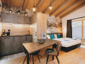 1 bedroom, in-room safe, desk, soundproofing