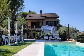 Outdoor pool - Villa Poggio Bettino by MMega (Civitanova Marche)