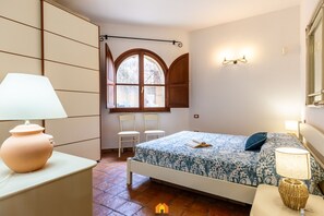 2 bedrooms, iron/ironing board, travel cot, WiFi