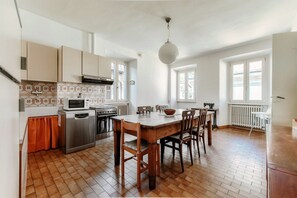 雪櫃、微波爐、焗爐、爐具