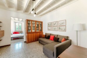 TV - Historic apartment with lake view (Riflessi sul lago) (Gravedona)
