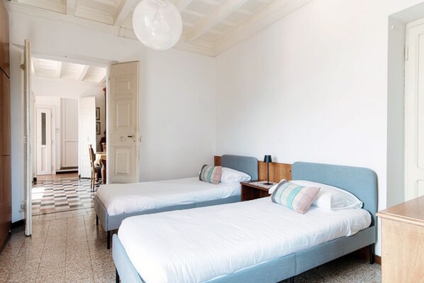 2 bedrooms, in-room safe, iron/ironing board, free WiFi