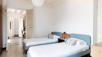 2 bedrooms, in-room safe, iron/ironing board, free WiFi