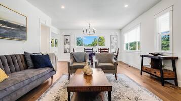 Télévision, table de tennis de table