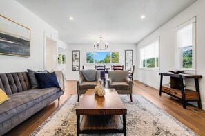 Télévision, table de tennis de table