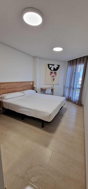 Family Apartment, City View | 3 bedrooms, desk, iron/ironing board, free WiFi - Apartamentos Gran Socaire de Noja (Noja)