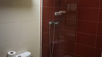 Perhehuoneisto, kaupunkinäköala | Kylpyhuone | Hiustenkuivaaja, pyyhkeet, vessapaperi