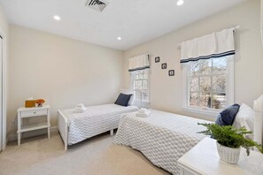 3 chambres, fer et planche à repasser, Wi-Fi gratuit, draps fournis