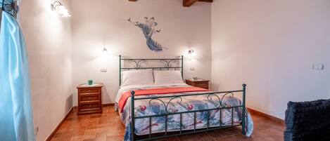 1 bedroom, bed sheets