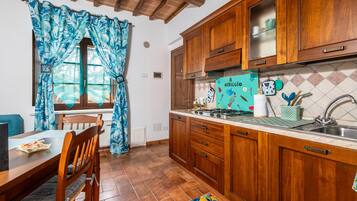 雪櫃、爐具、咖啡機/沖茶器、廚房用具/餐具/器皿