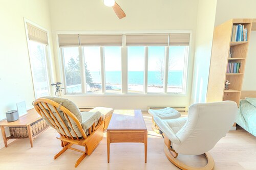 The Getaway on Saint Martin Bay: Spring into Peaceful Bay Views & Blooming Scenery