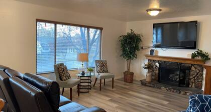 Tram View Gateway - Spacious, comfortable and close to the mountains