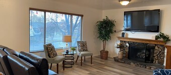 Tram View Gateway - Spacious, comfortable and close to the mountains