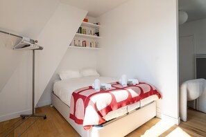1 bedroom, iron/ironing board, bed sheets - Appartement Candie - Welkeys (Paris)
