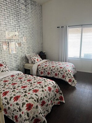 4 chambres, fer et planche à repasser, Wi-Fi, literie fournie