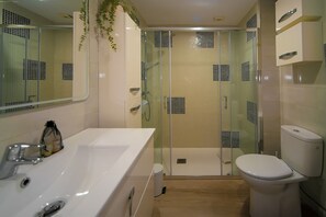 Douche, serviettes fournies