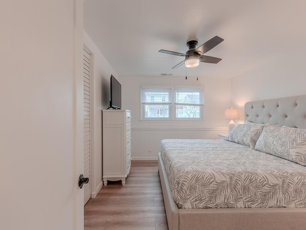 4 makuuhuonetta, silitysrauta/-lauta, internet