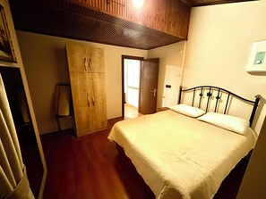 8 bedrooms, soundproofing