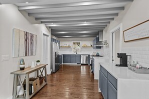 Réfrigérateur, micro-ondes, four, lave-vaisselle